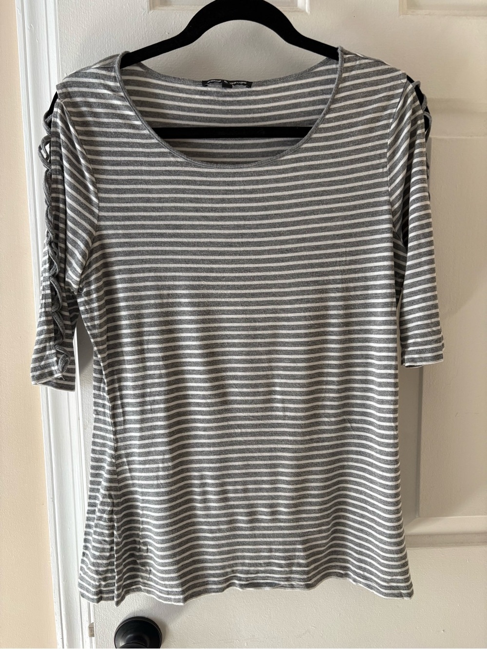 Cable & Gauge Gray and White Striped Scoop Neck Top